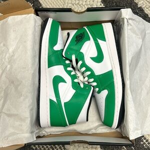 Air Jordan 1 Mid - Lucky Green, White & Black